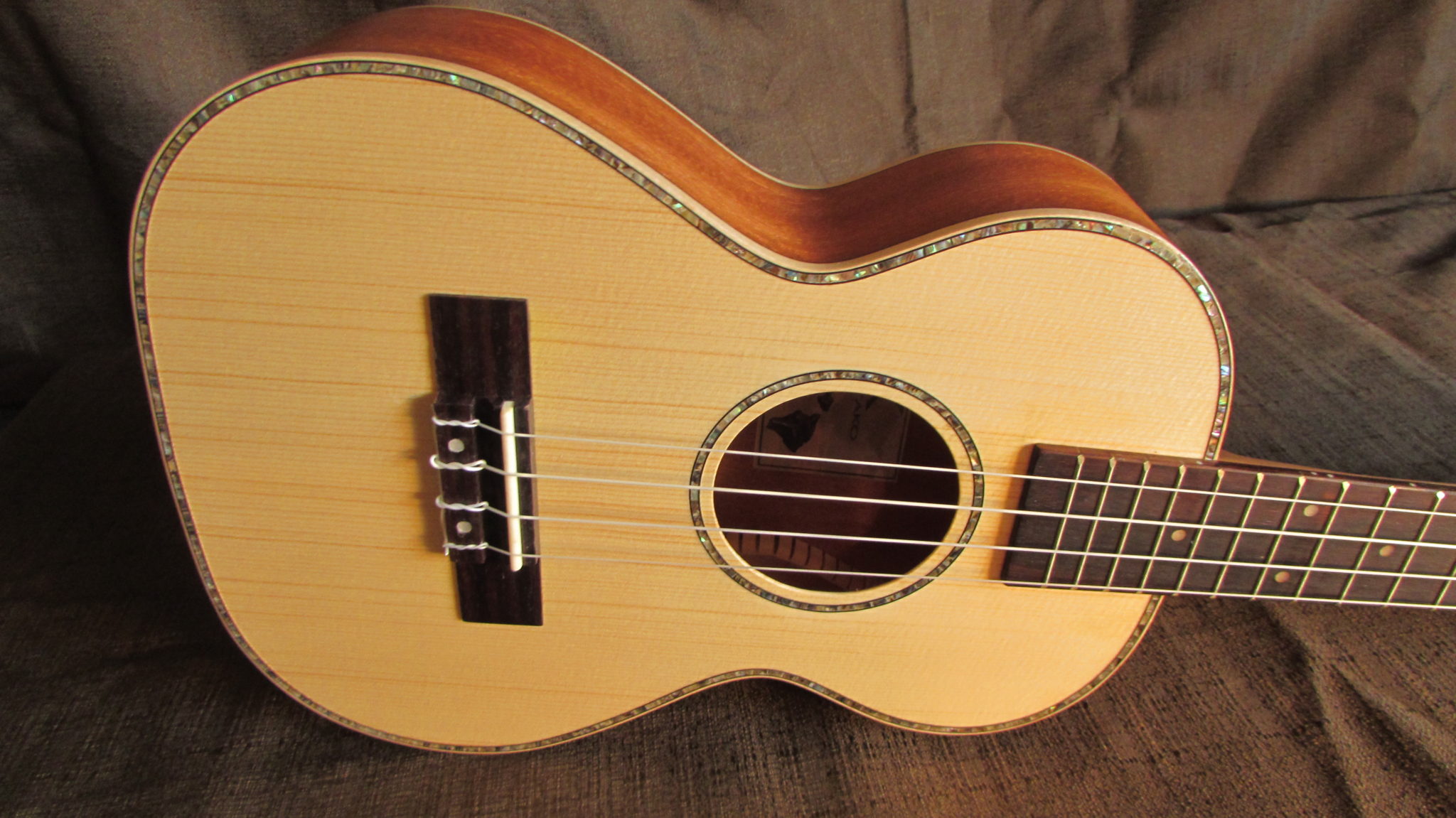 Kaka'ako Ukulele Spruce Top Ukulele Tenor Hawaii