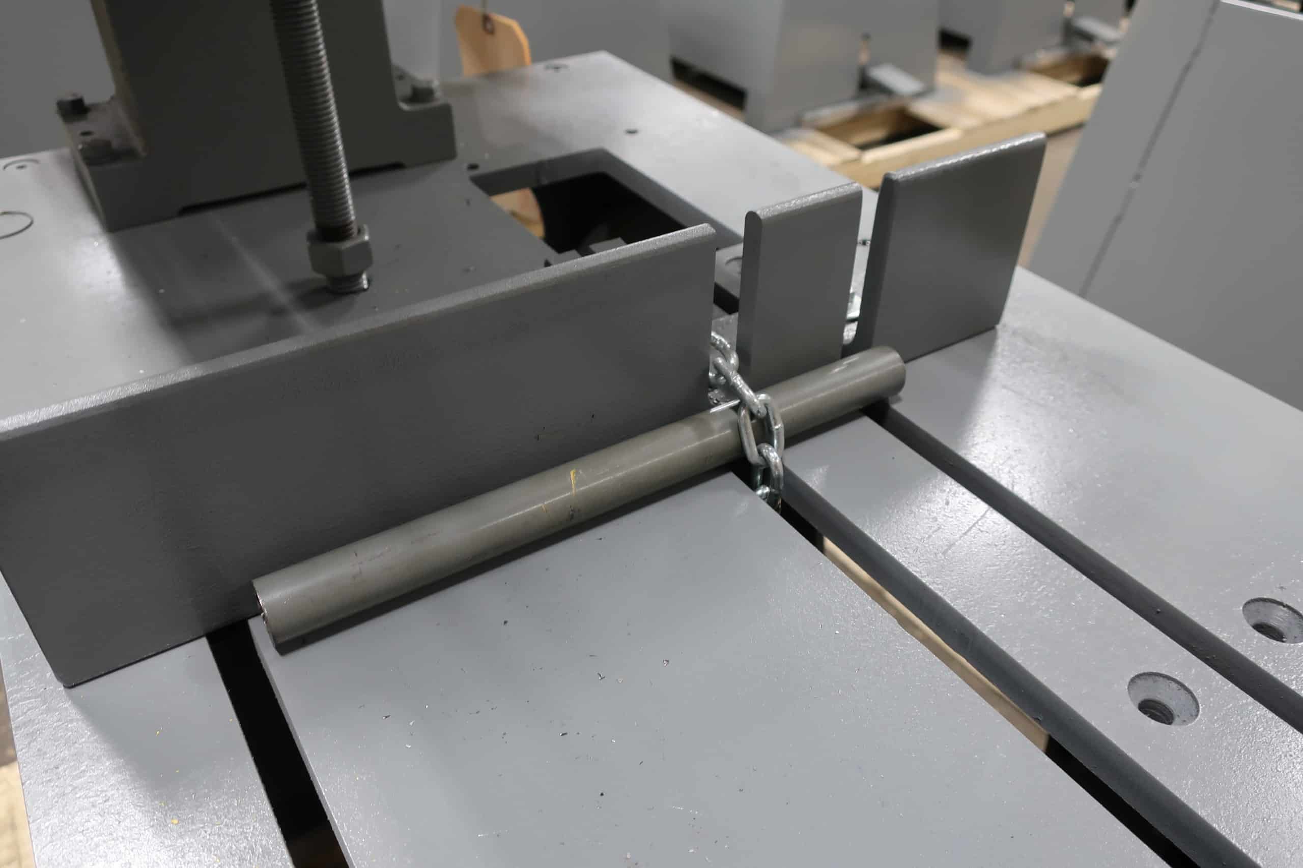 Foot operated chain vise for the 16 up to 18 inch chop saw Kalamazoo