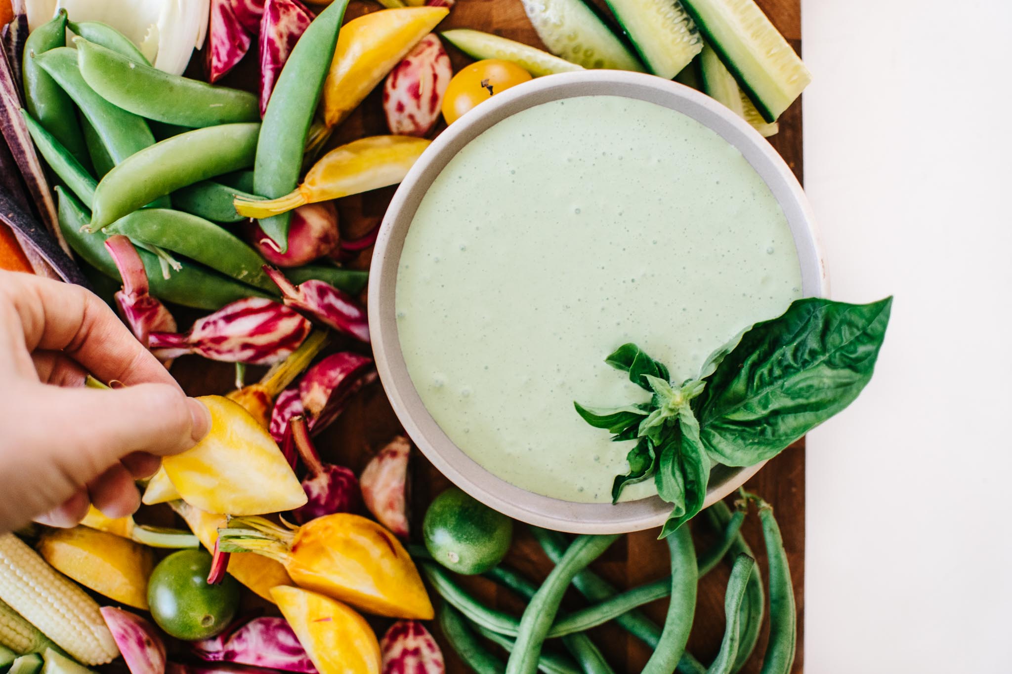 PESTO YOGURT DIP & THE ULTIMATE VEGGIE PLATTER. Kale & Caramel