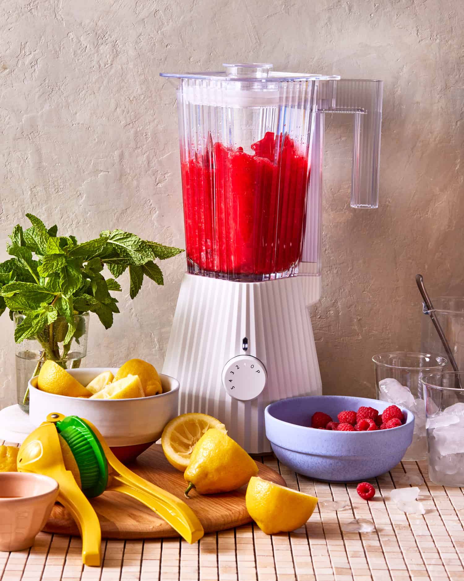 5 Minute Healthy Raspberry Lemonade Refresher Kalejunkie