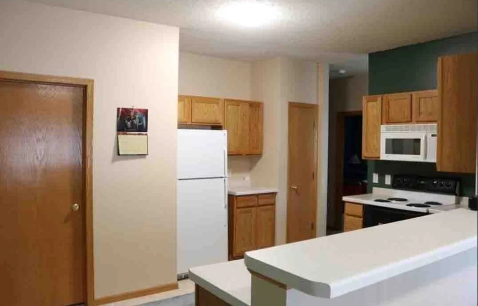 8072 Stratford Circle Kalpresh Properties LLC