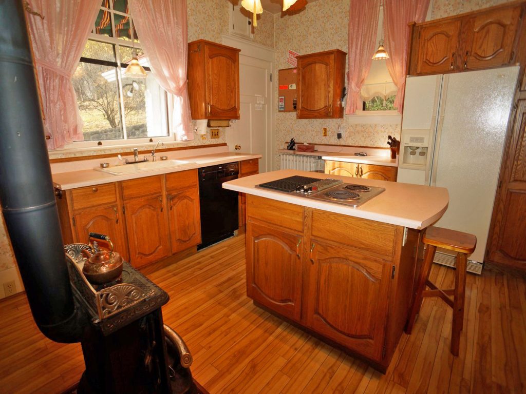 Kitchen Kamloops House Tours