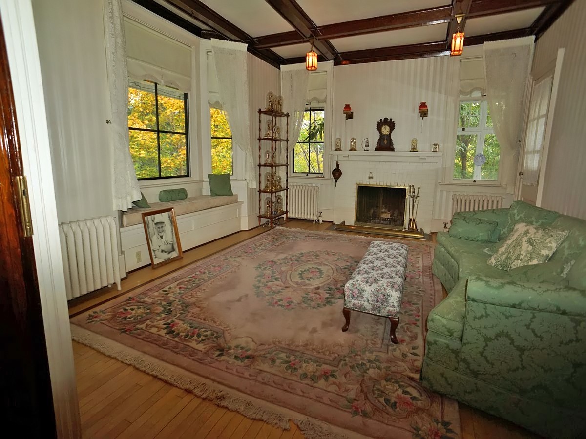 Living Room Kamloops House Tours