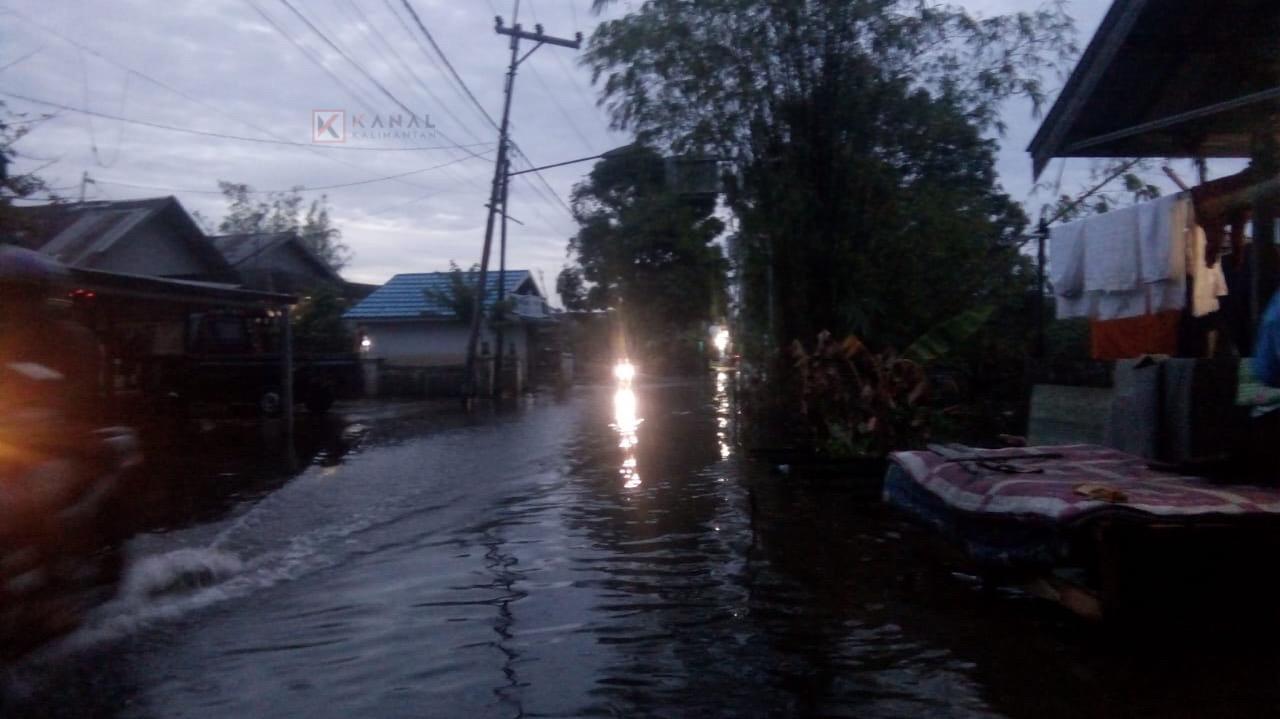 Banjir di Jl Melati Desa Bincau Muara Mulai Surut, Pengguna Kendaraan Sudah  Bisa Melintas - Kanal Kalimantan