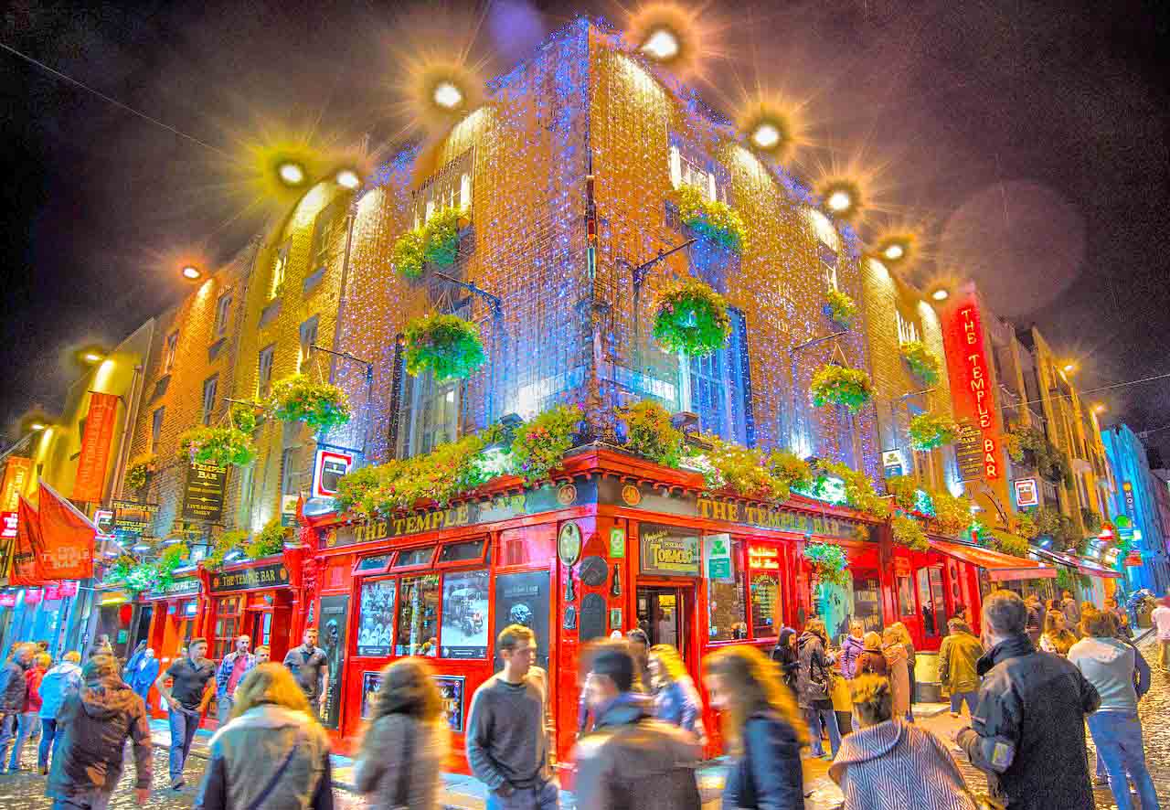 Temple Bar, Dublin. Neighborhood, places. What to do & see. Arrive by bus