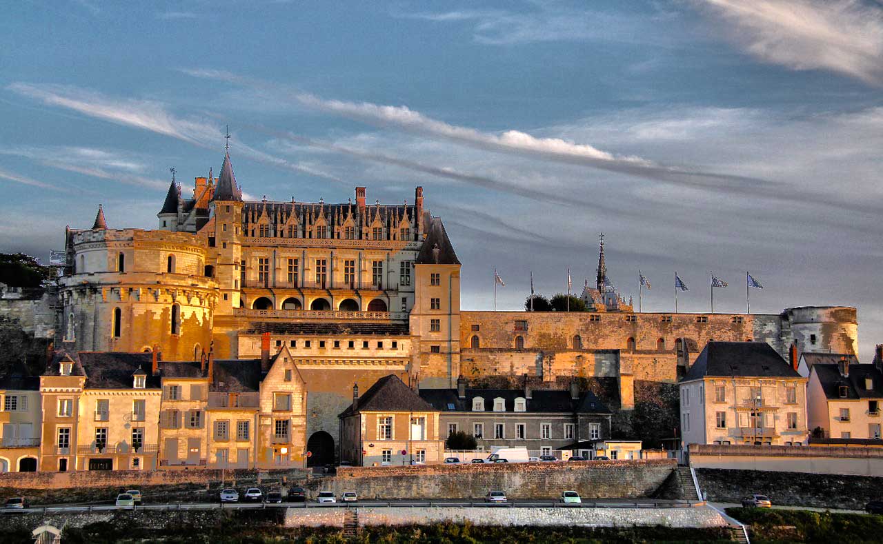 Amboise. How to arrive in the Loire by car, bus, train. Info and links
