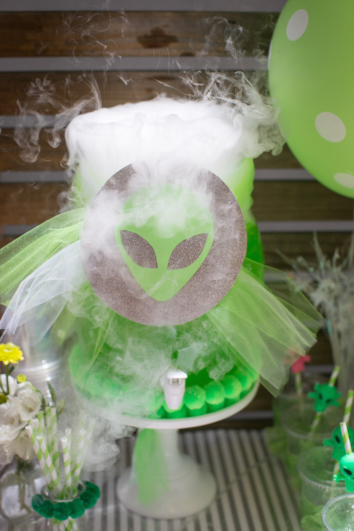 Kara's Party Ideas » Alien Invasion themed birthday party via Kara’s
