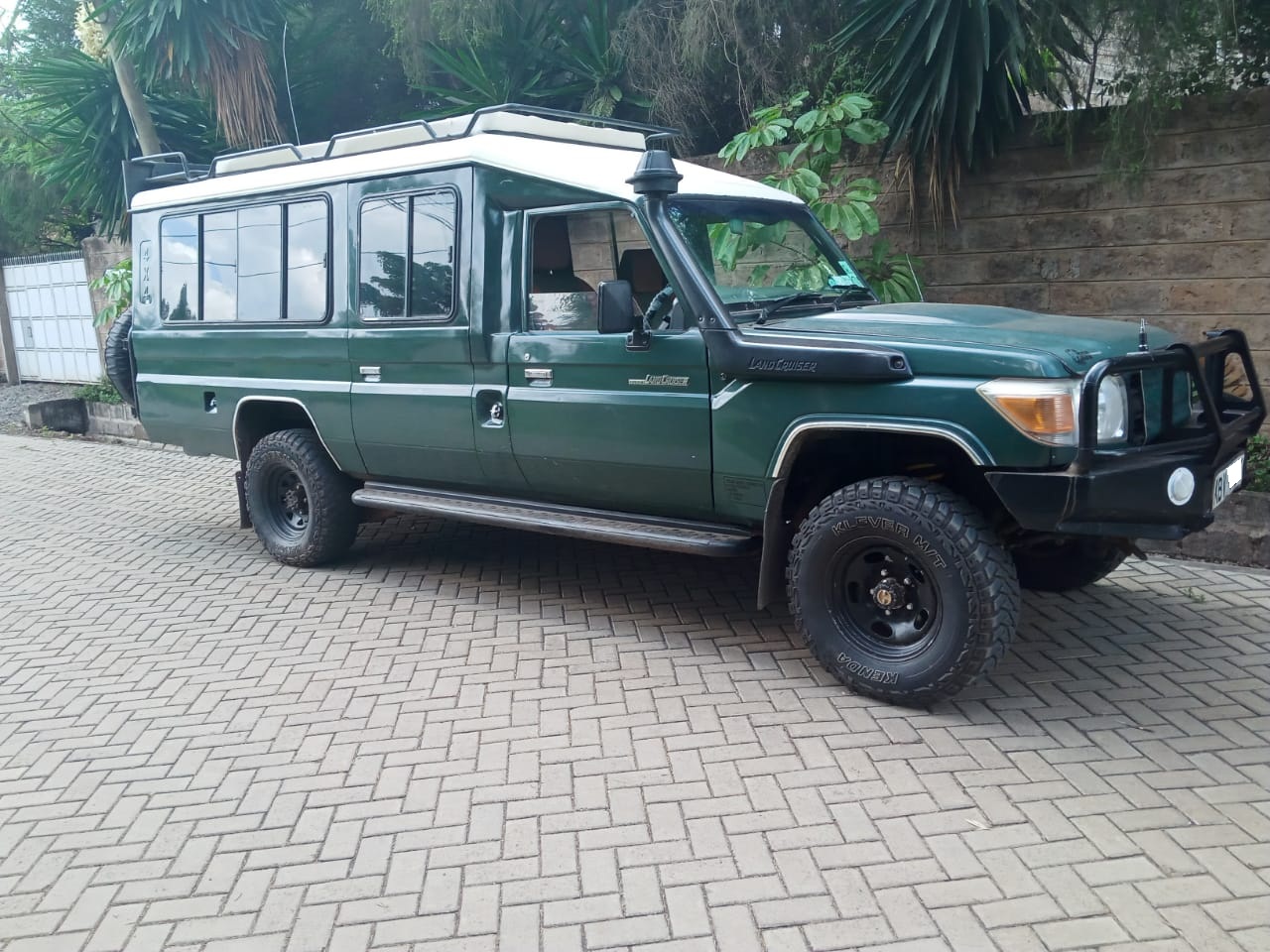 TOYOTA LAND CRUISER SAFARI ;KBV Karen