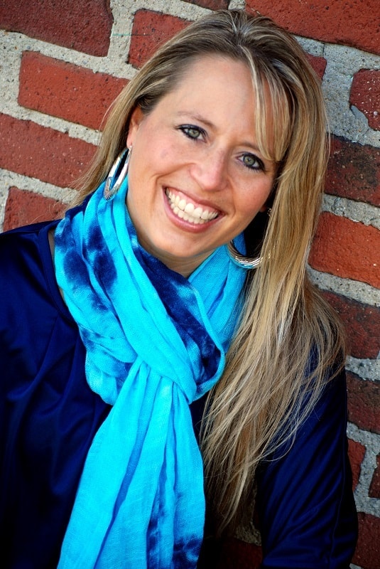 Beautiful Hands with Guest Courtney Joseph Karen Ehman