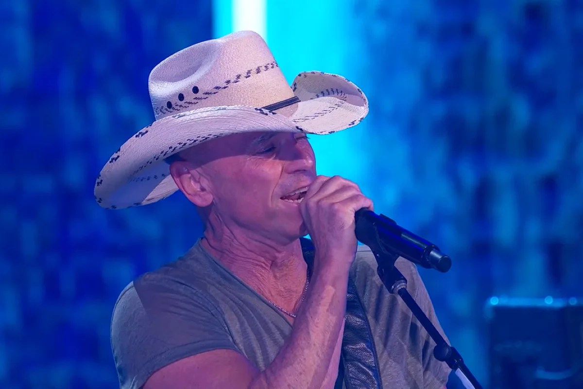 "Kenny Chesney Delivers Heartfelt ‘Get Along’ at 2025 iHeartRadio Awards"