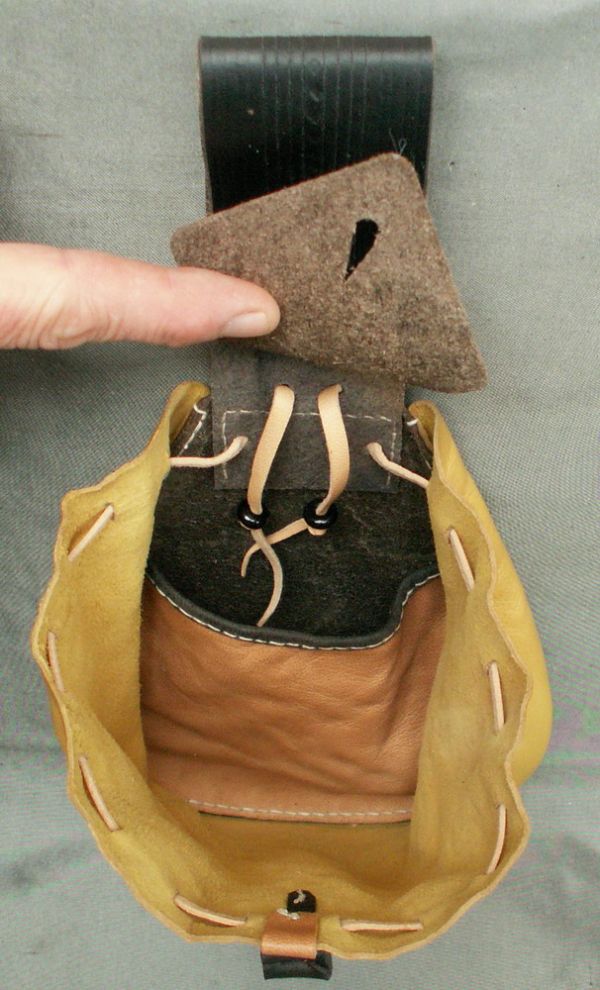 Ladies 17th century teardrop belt purse with tooling and internal