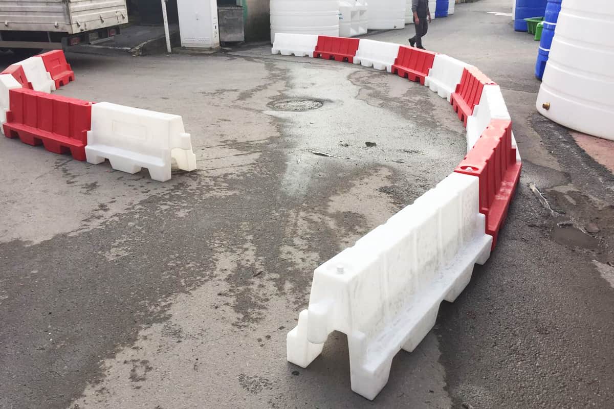 Straßenbarriere und Kunststoff Verkehrssperre Karmod Plastic