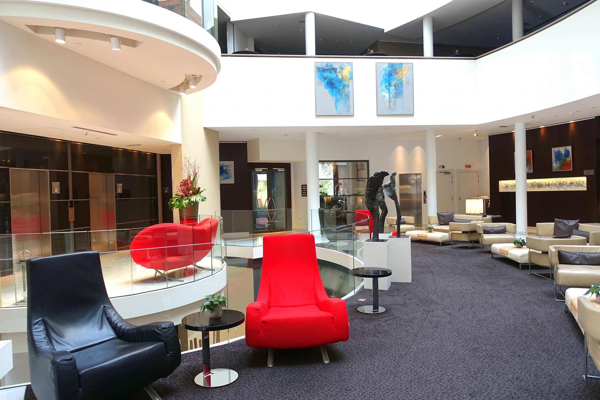 Sofitel Brussels Lobby overview · Karo adores...