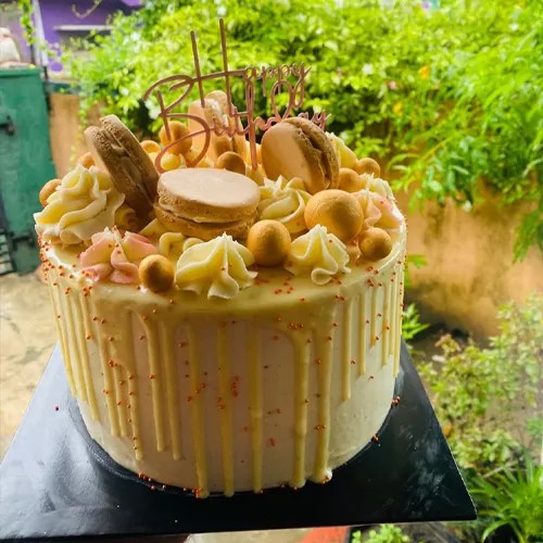 White Chocolate With Macaron Topping Online Delivery Jaffna Karudaa