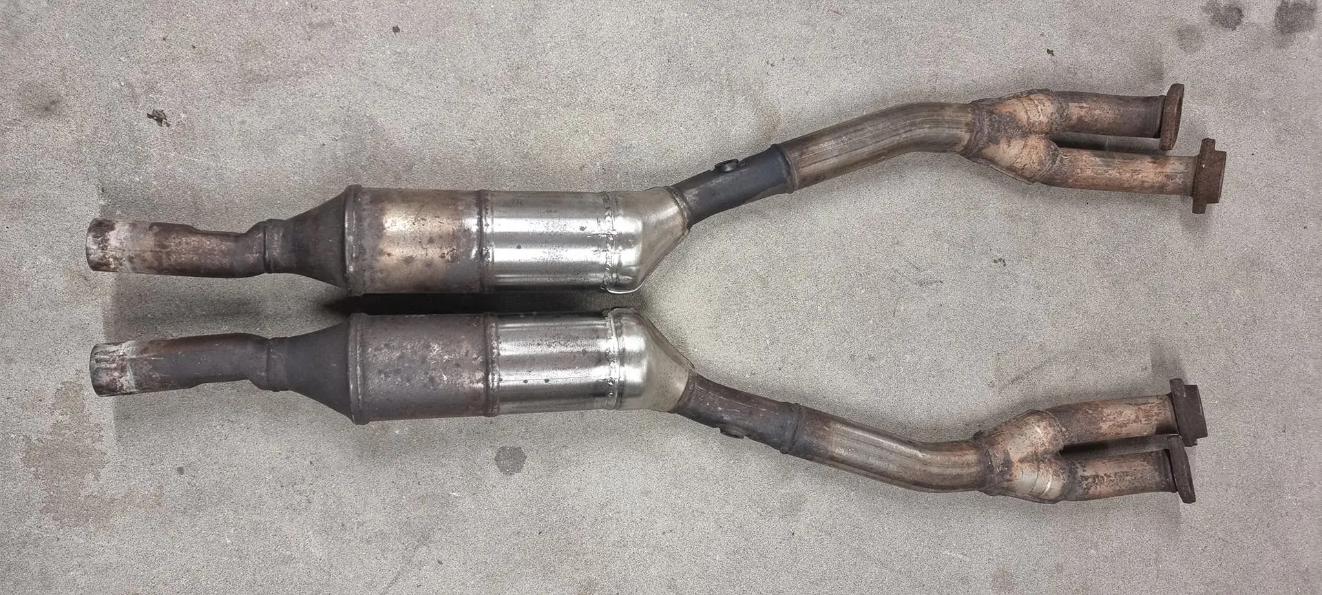 Regeneration of catalytic converters for BMW E39 540i V8 car