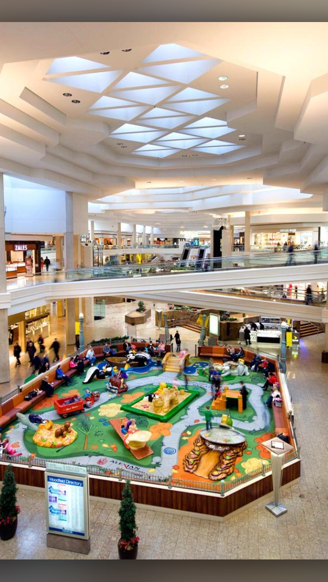 無料の子供の遊び場Play area in Woodfield mall Maiko Kataoka