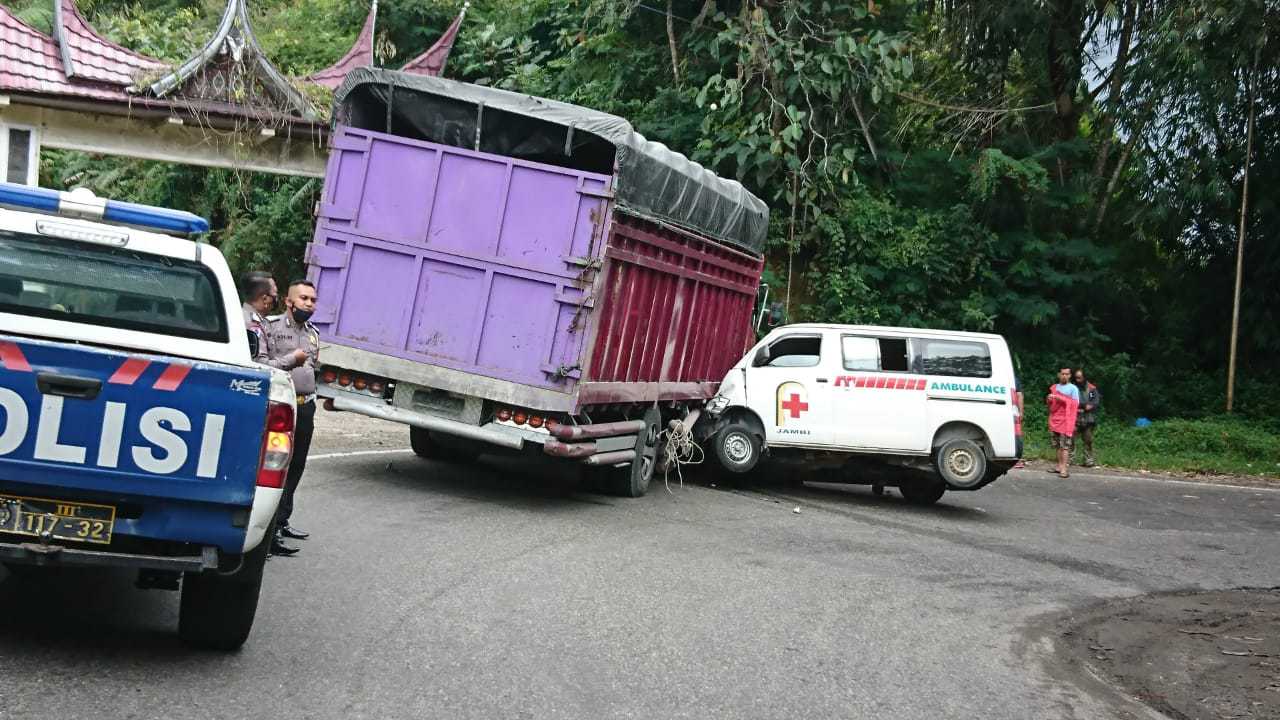 Kecelakaan di Jalan Lintas Sumatera BukittinggiMedan