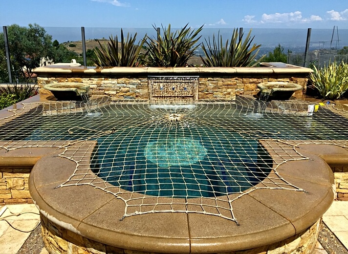 Pool Safety Fence vs. Pool Safety Net Katchakid