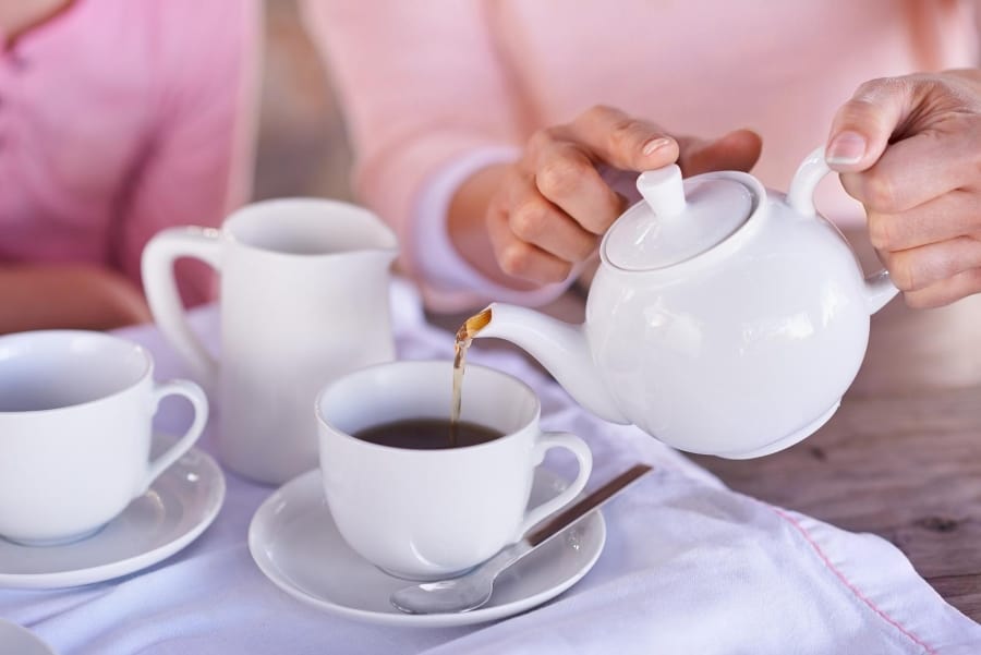 16 Best Postpartum Teas for Healing and Recovery