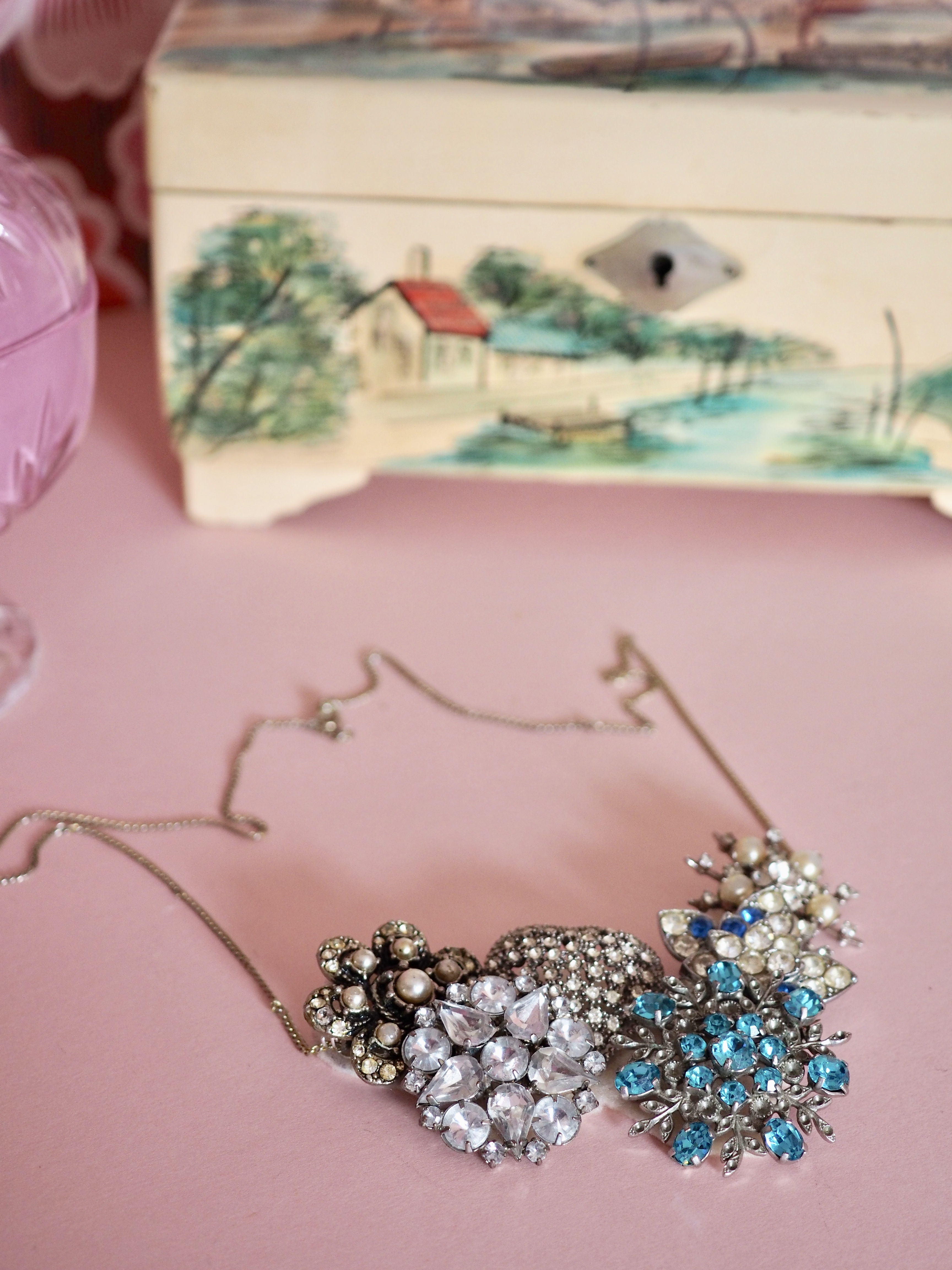 How to make an upcyled vintage brooch necklace tutorial