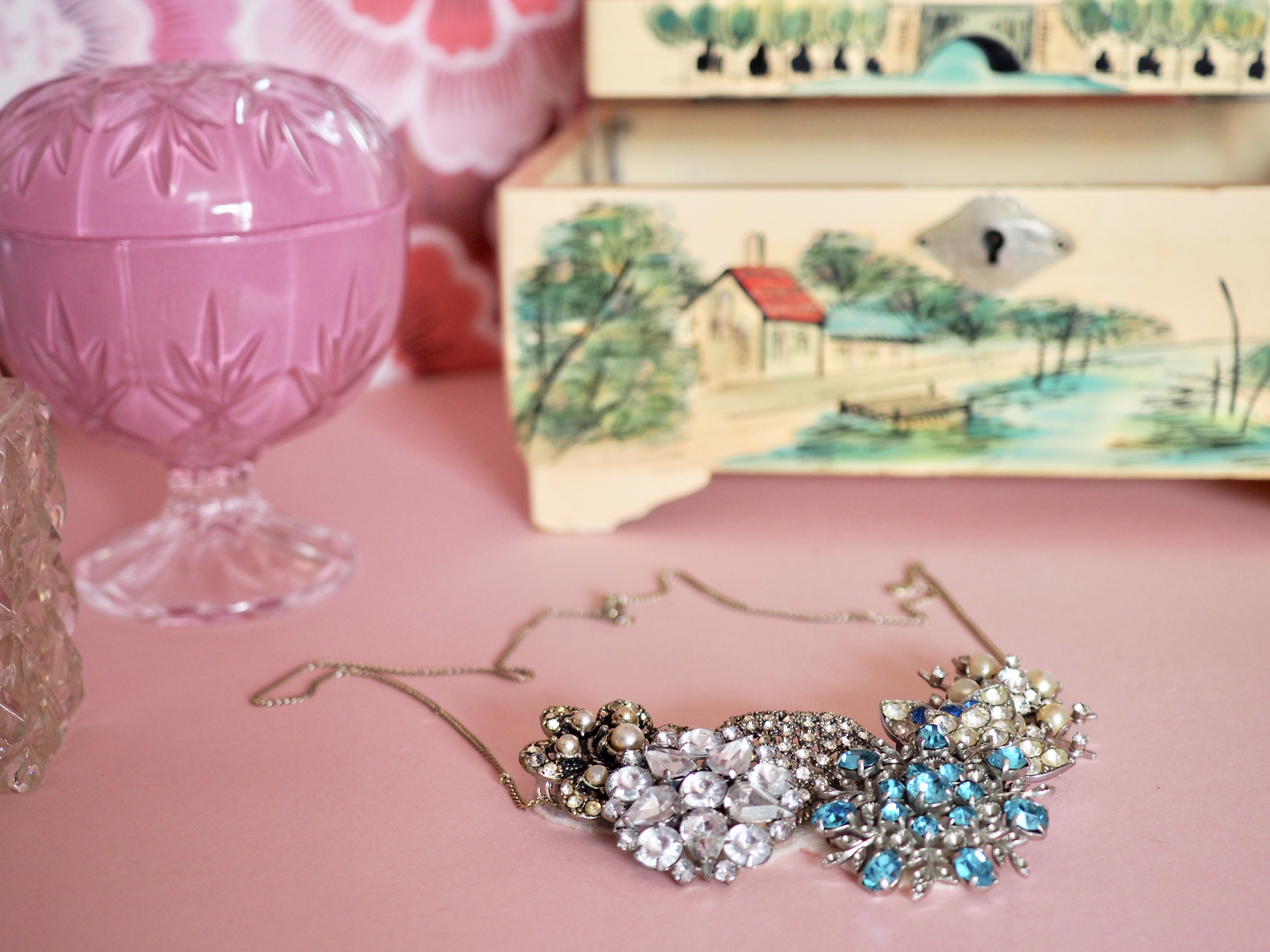 How to make an upcyled vintage brooch necklace tutorial