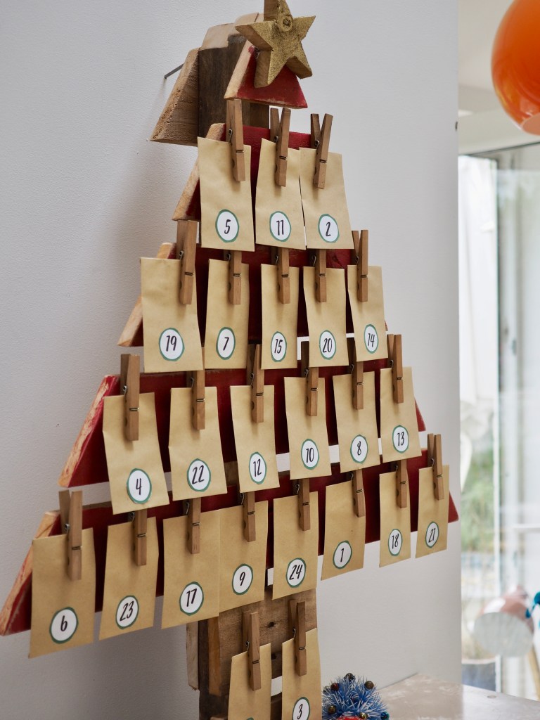How to make a Christmas advent calendar from a wooden pallet