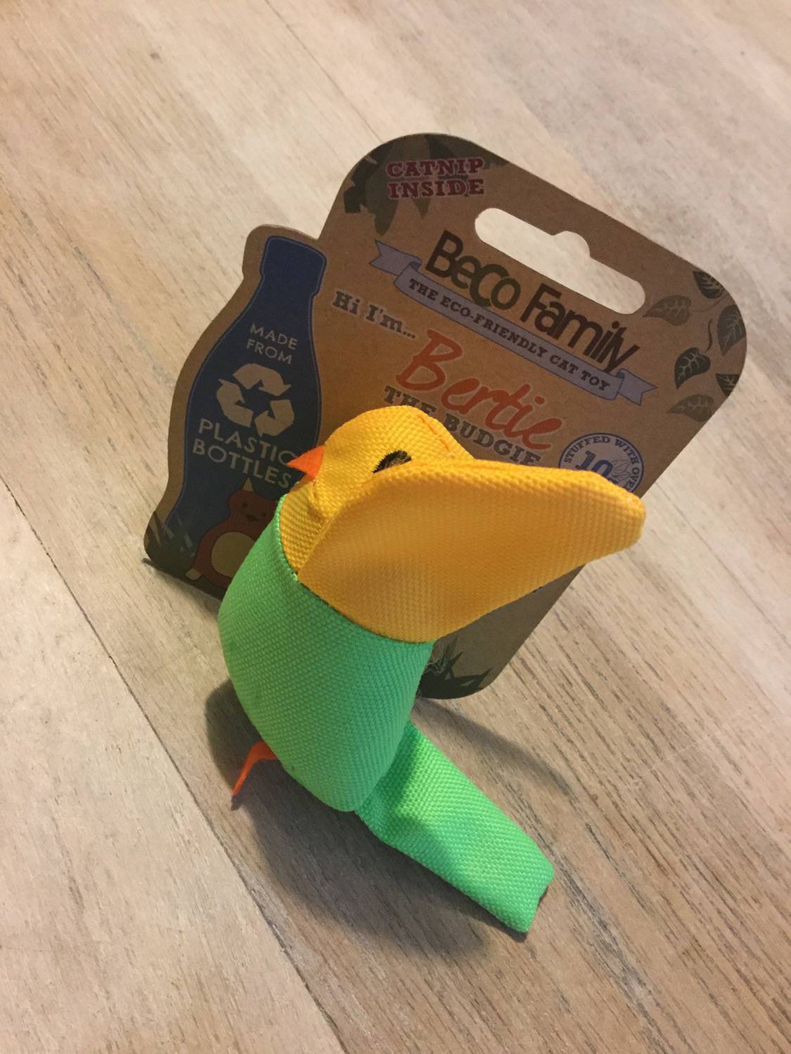 A Fetching Toy! Katzenworld