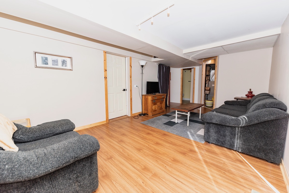 Lakeside Beach Haven on Cordova Lake Kawartha Cottage Vacations