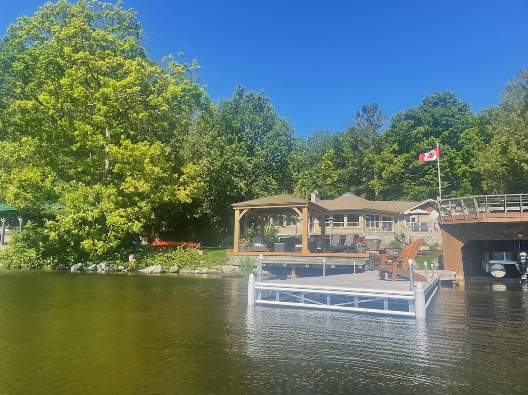 Executive Home on Clear Lake Kawartha Cottage Vacations