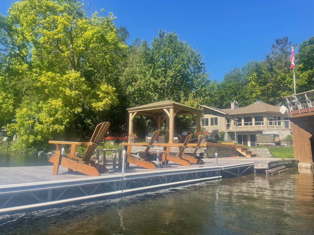 Executive Home on Clear Lake Kawartha Cottage Vacations