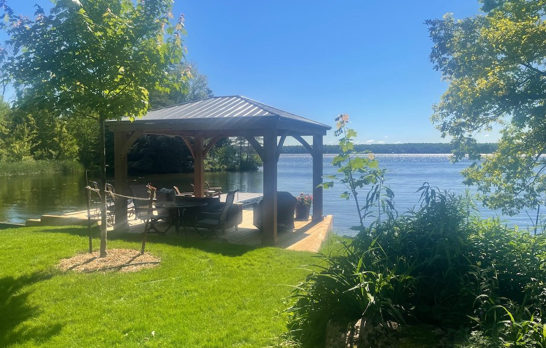 Executive Home on Clear Lake Kawartha Cottage Vacations