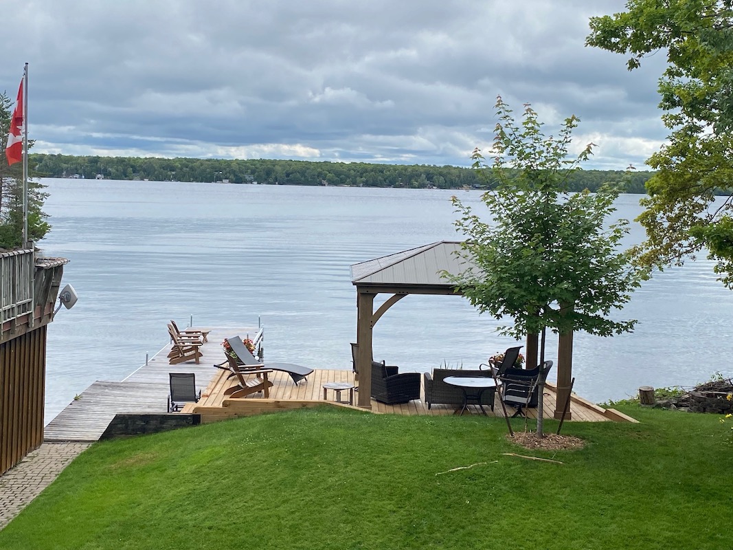 Executive Home on Clear Lake Kawartha Cottage Vacations