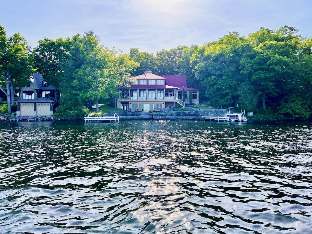 Executive Cottage on Clear Lake Kawartha Cottage Vacations