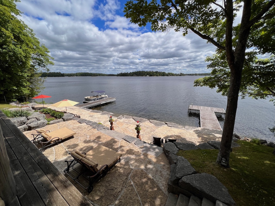Executive Cottage on Clear Lake Kawartha Cottage Vacations