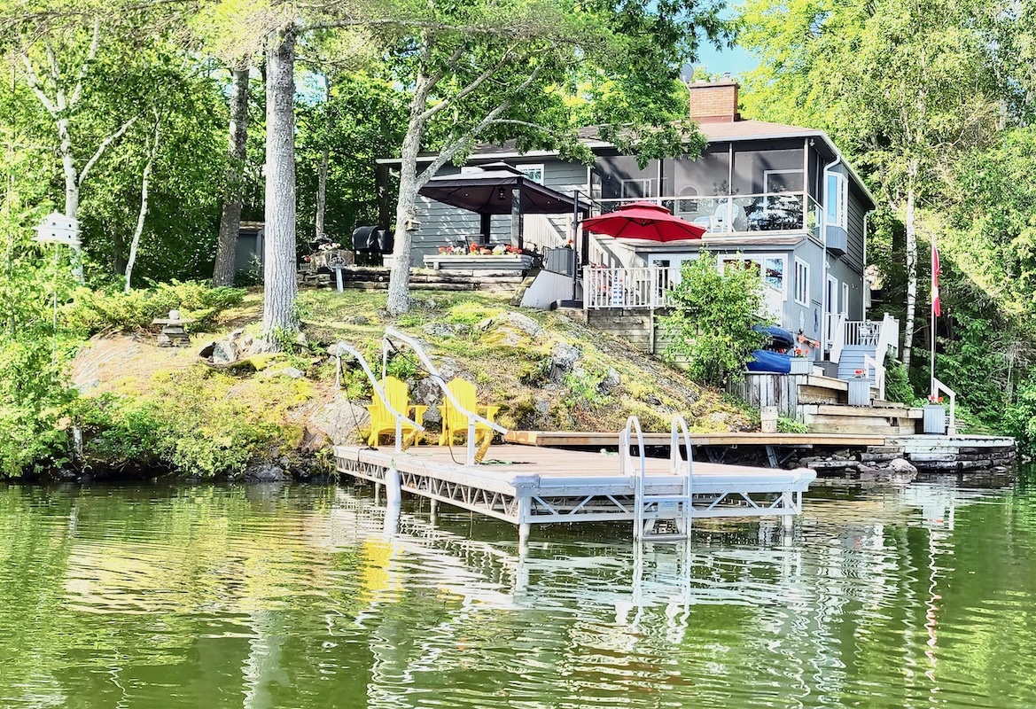 La Bella Vista on Big Bald Lake Kawartha Cottage Vacations