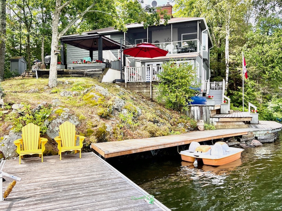 La Bella Vista on Big Bald Lake Kawartha Cottage Vacations