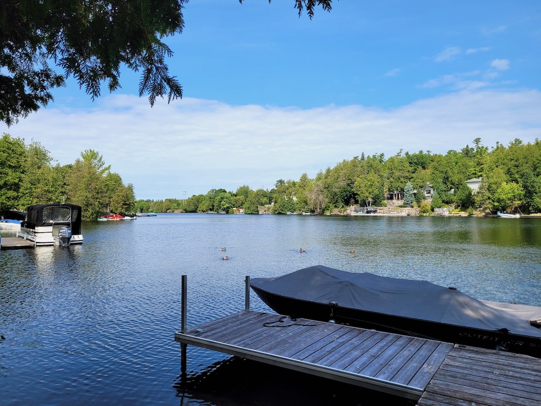 Kool Lakehouse On Sturgeon Lake Kawartha Cottage Vacations