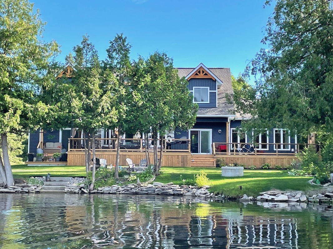 Kool Lakehouse On Sturgeon Lake Kawartha Cottage Vacations