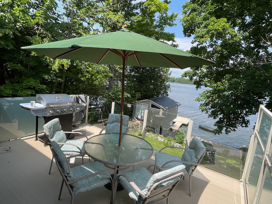 All Season Kawartha Lakes Waterfront Cottage on Mitchell Lake