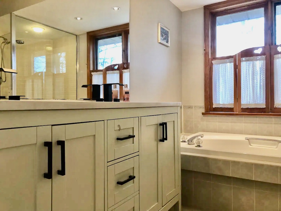 Luxury Waterfront Cottage on Pigeon Lake Kawartha Cottage Vacations