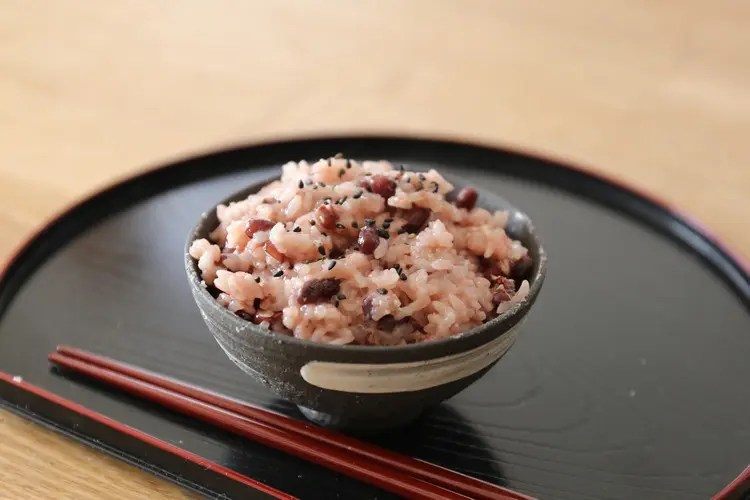 お赤飯の作り方・レシピ[蒸し器・炊飯器・圧力鍋] 【炊飯器 情報館・人気 5合 】 : 炊飯器 情報館 炊飯器で作る赤飯｜きれいに炊きあげるコツや小豆の栄養もご紹介 -Food For Well-Being-かわしま屋
