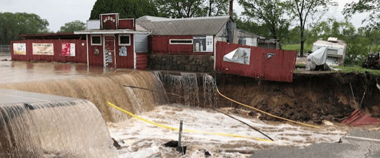 Kay NewsCow UPDATE Webb’s Bar destroyed by sink hole
