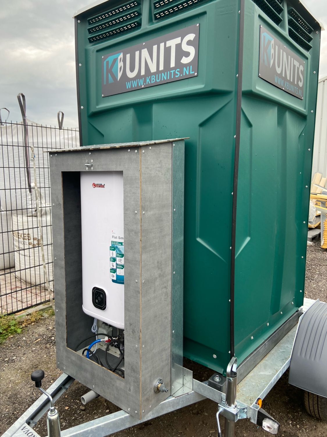 Mobiele douche cabine op aanhanger huren Noord Nederland