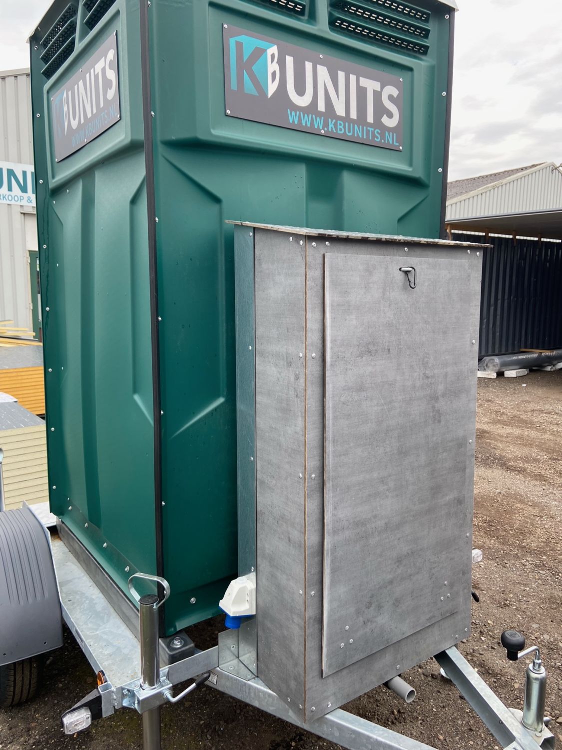 Mobiele douche cabine op aanhanger huren Noord Nederland