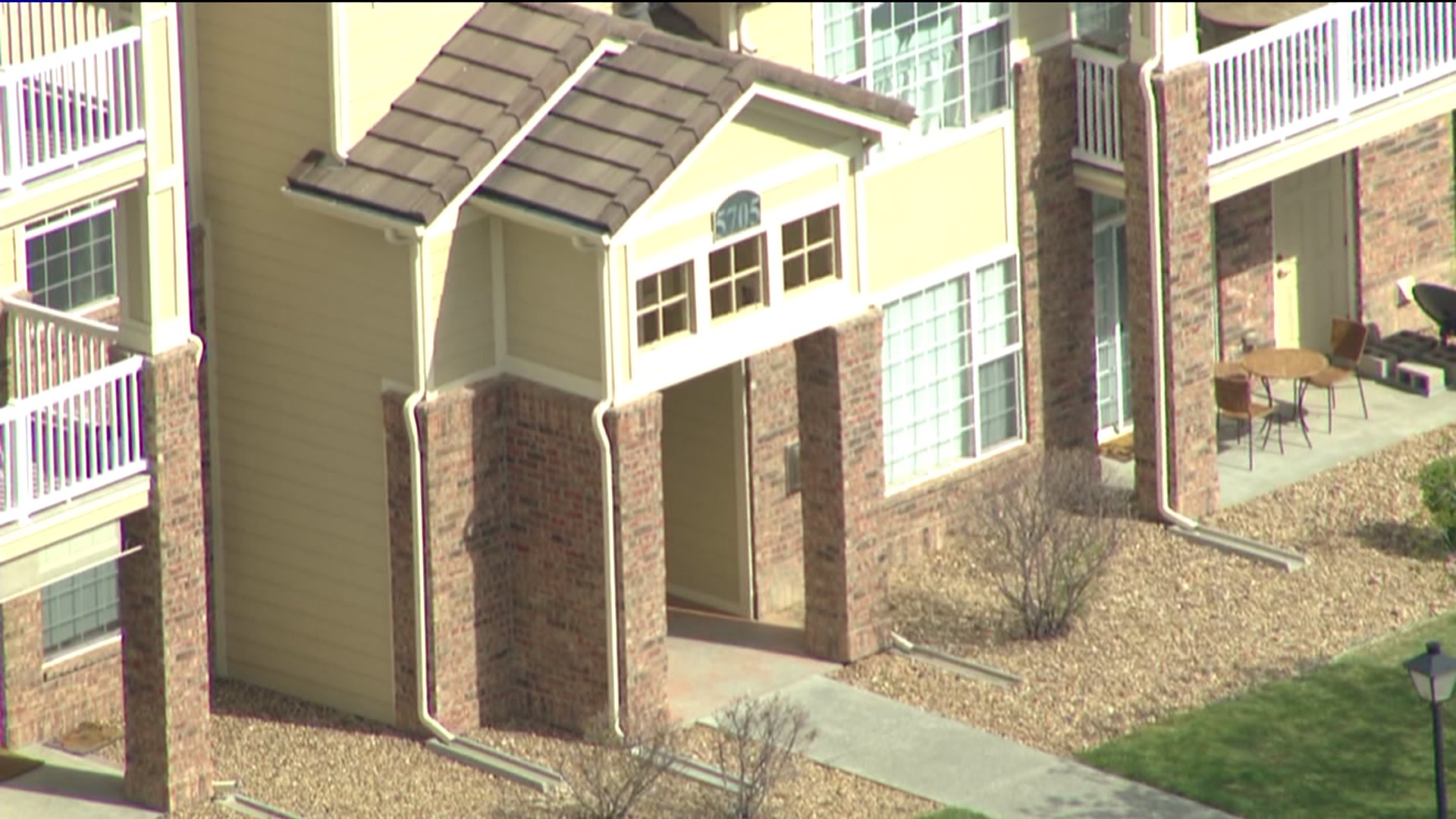 Teen shot at Aurora apartment complex; suspect on the loose FOX31 Denver