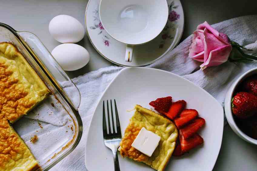 Ketogenic German Pancake with Strawberries Keen for Keto