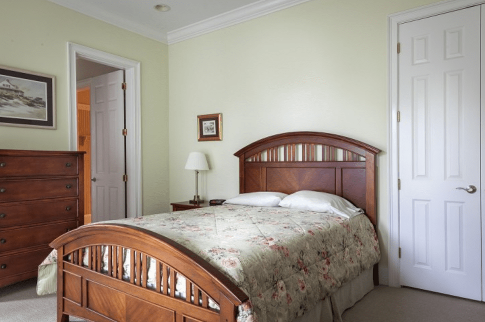 Woman Buys Secondhand Furniture For 300 In One Of The Pieces Of