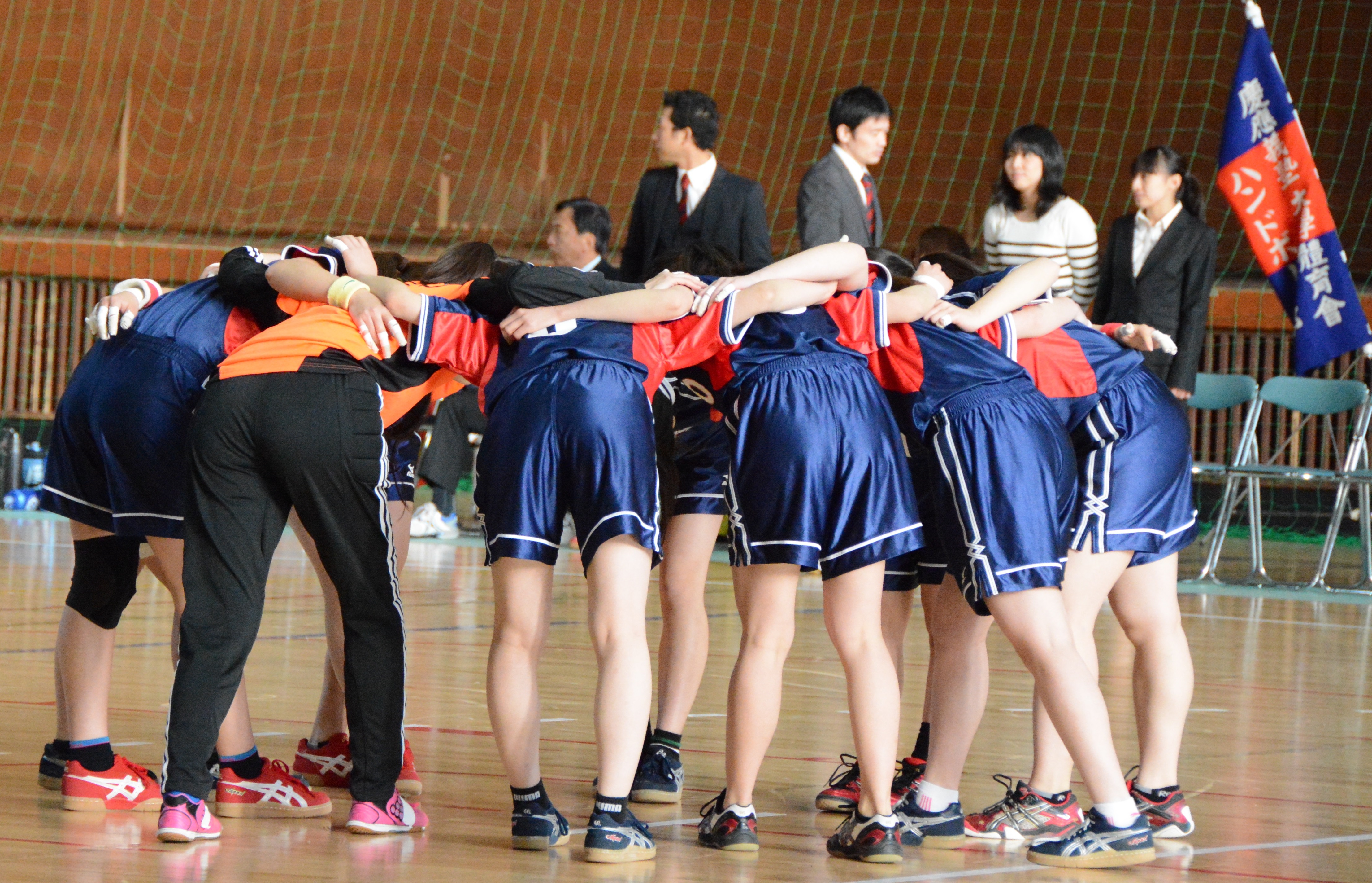 【ハンドボール】攻守に圧倒され完敗 勝利への強き想いは後輩たちへ 女子早慶戦 KEIO SPORTS PRESS