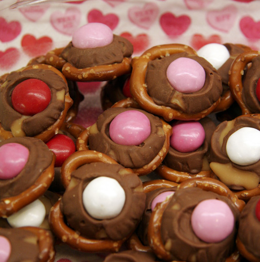 Peanut Butter M & M Rolo Pretzel Treats Kelly's Cravings