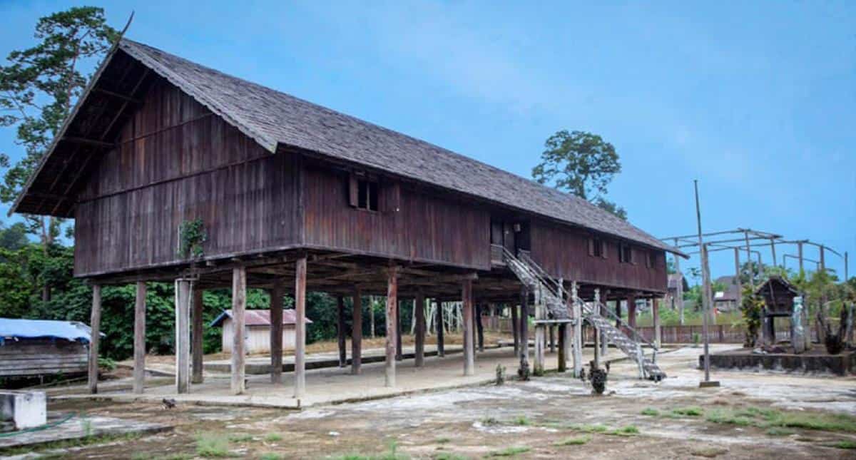 5 Rumah Adat Kalimantan Barat dari Suku Dayak dan Melayu